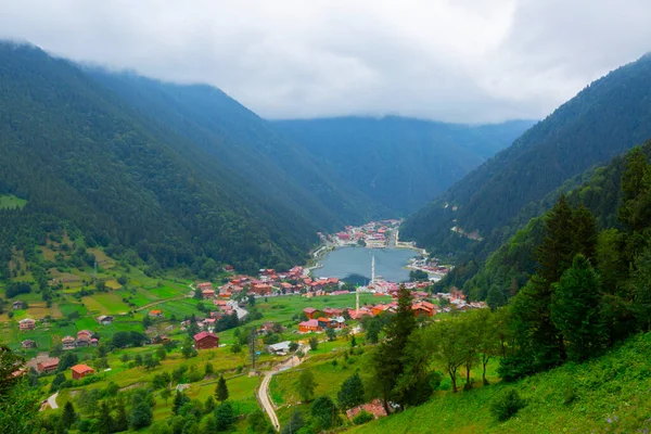 Long Lake Uzungol Mieście Trabzon Turcja — Zdjęcie stockowe