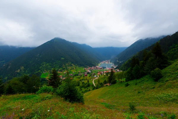 Long Lake Uzungol Mieście Trabzon Turcja — Zdjęcie stockowe