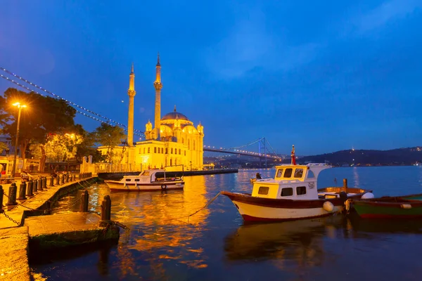 Стамбул Изображение Мечети Ортакой Босфорским Мостом Стамбуле Время Красивого Восхода — стоковое фото