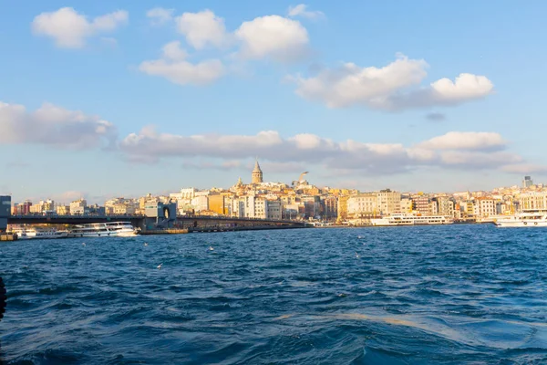 Galata Kulesi, Galata Köprüsü, Karaköy ilçesi ve Golden Horn, İstanbul - Türkiye