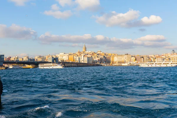 Galata Kulesi, Galata Köprüsü, Karaköy ilçesi ve Golden Horn, İstanbul - Türkiye