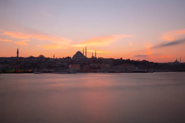 Solnedgång Istanbul Turkiet Med Suleymaniye Moskén Ottomanska Kejserliga Moskén Utsikt — Stockfoto