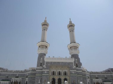 Kabe, Müslümanların kutsal mekanının minareleri ve duvarları. .