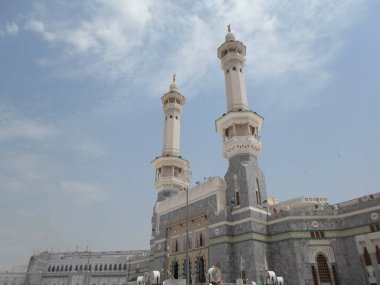 Kabe, Müslümanların kutsal mekanının minareleri ve duvarları. .