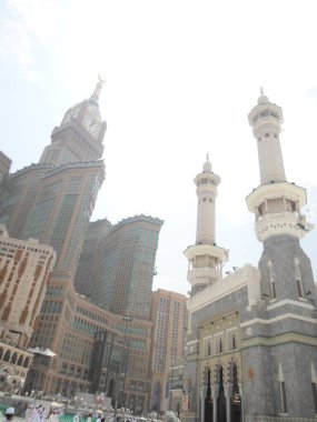 Kabe, Müslümanların kutsal mekanının minareleri ve duvarları. .