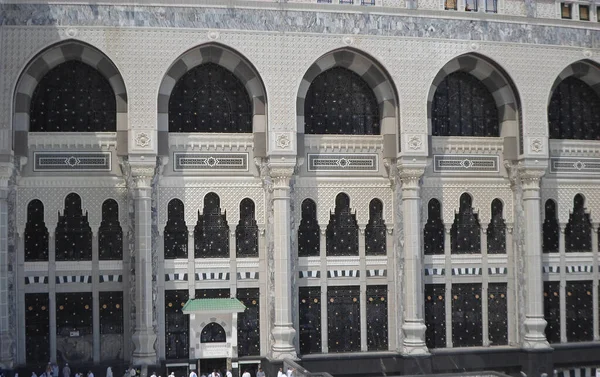 Kabe, Müslümanların kutsal mekanının minareleri ve duvarları. .