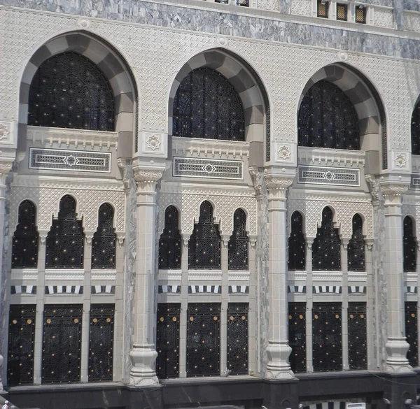 Kabe, Müslümanların kutsal mekanının minareleri ve duvarları. .