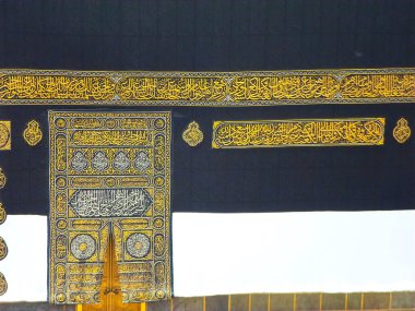 Mekke Suudi Arabistan. Müslüman insanlar kutsal bir yerde birlikte dua ediyorlar..