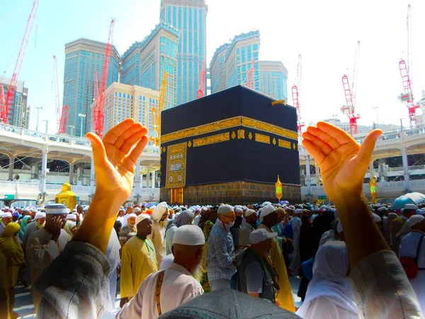 Meca Arabia Saudita Musulmanes Rezando Juntos Lugar Santo — Foto de Stock