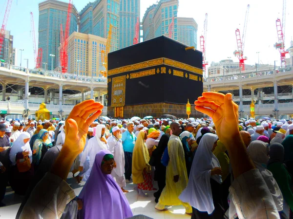 Μέκκα Σαουδική Αραβία Μουσουλμάνοι Προσεύχονται Μαζί Στον Ιερό Τόπο — Φωτογραφία Αρχείου