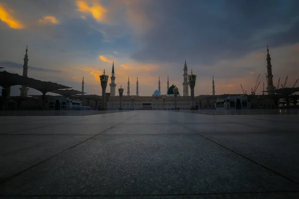 先知穆罕默德清真寺 Masjid Nabawi Umra和Hajj Journey在穆斯林圣地 — 图库照片