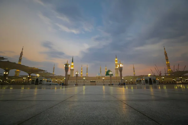 先知穆罕默德清真寺 Masjid Nabawi Umra和Hajj Journey在穆斯林圣地 — 图库照片