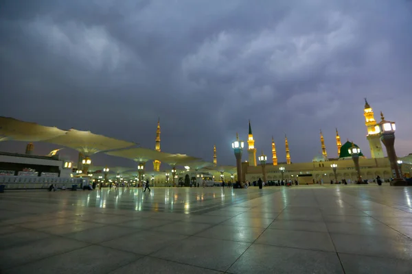先知穆罕默德清真寺 Masjid Nabawi Umra和Hajj Journey在穆斯林圣地 — 图库照片