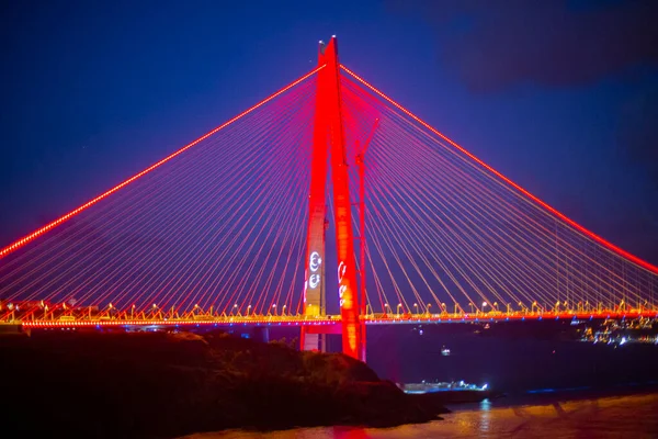 Явуз Султан Селим Мост Стамбуле Турция Вечернем Освещении Босфорский Мост — стоковое фото