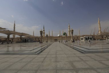 İslam peygamberi Muhammed 'in Suudi Arabistan' daki Medine şehrinde kurduğu bir camii olan El-Medine el-Nabawi 'nin atmosferine..