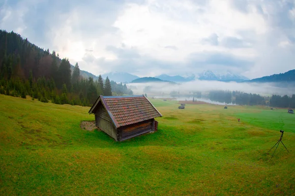 Amazing Mountain Pond Geroldsee Lake Wagenbrchsee Background Overlooking Alpspitz Zugspitz — Fotografie, imagine de stoc