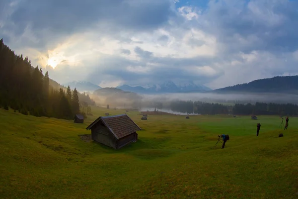 Csodálatos Hegyi Geroldsee Wagenbrchsee Háttérben Kilátással Alpspitz Zugspitz Hegyek Naplementekor — Stock Fotó