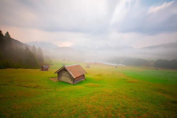 Amazing Mountain Pond Geroldsee Lake Wagenbrchsee Background Overlooking Alpspitz Zugspitz — Stock Fotó