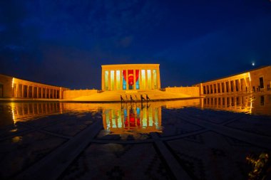 Ankara Türkiye 'de Anitkabir. Anitkabir, Atatürk 'ün mozolesidir. Türkiye Cumhuriyeti 'nin Kurucusu