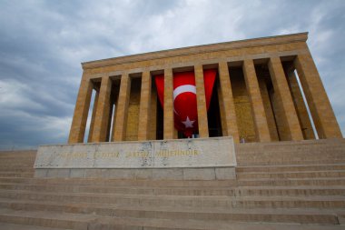Ankara Türkiye 'de Anitkabir. Anitkabir, Atatürk 'ün mozolesidir. Türkiye Cumhuriyeti 'nin Kurucusu