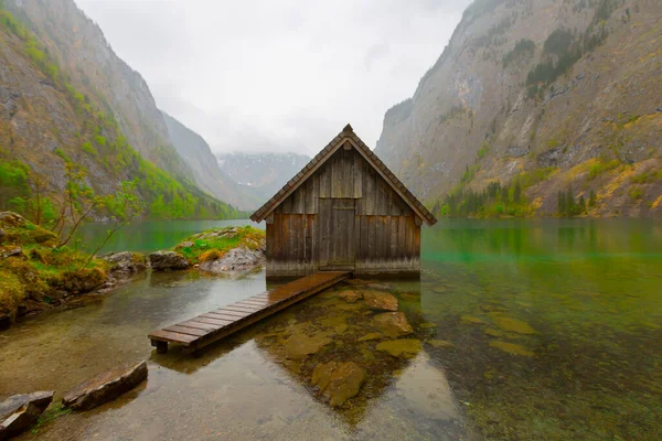 Vue Idyllique Vieille Maison Traditionnelle Bateau Bois Lac Pittoresque Obersee — Photo