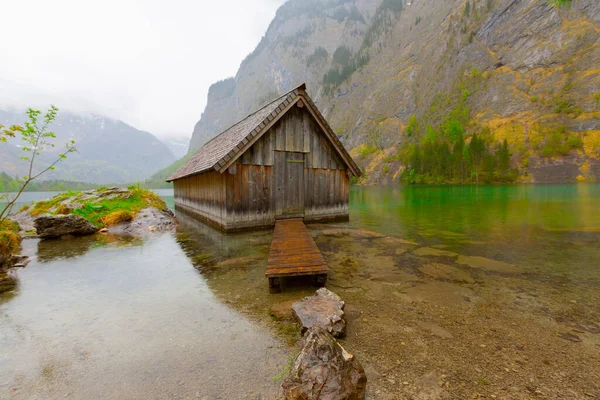 Vue Idyllique Vieille Maison Traditionnelle Bateau Bois Lac Pittoresque Obersee — Photo