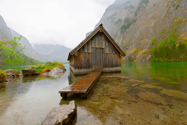 Vue Idyllique Vieille Maison Traditionnelle Bateau Bois Lac Pittoresque Obersee — Photo