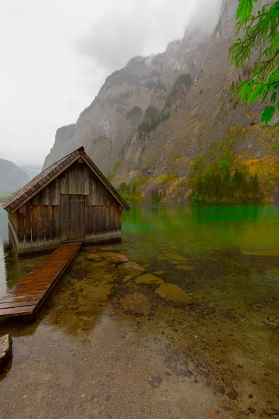 Vue Idyllique Vieille Maison Traditionnelle Bateau Bois Lac Pittoresque Obersee — Photo