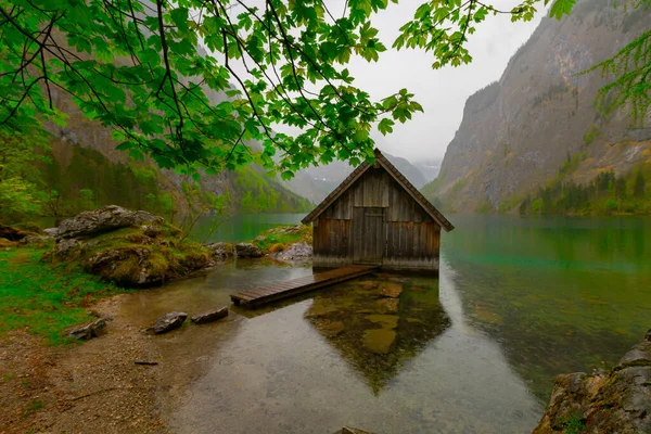 Vue Idyllique Vieille Maison Traditionnelle Bateau Bois Lac Pittoresque Obersee — Photo