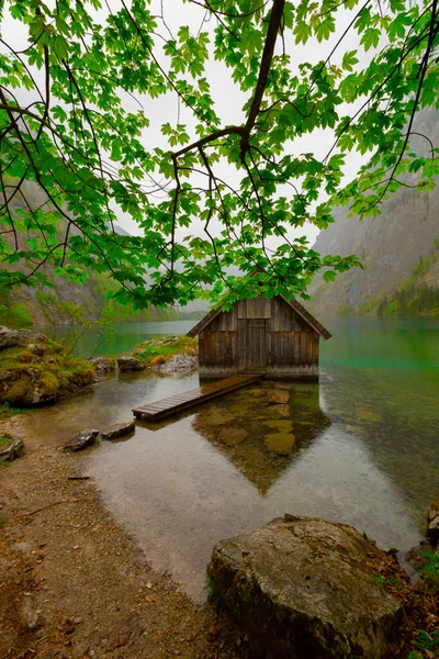 Vue Idyllique Vieille Maison Traditionnelle Bateau Bois Lac Pittoresque Obersee — Photo