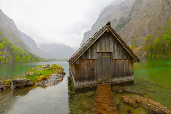 Vue Idyllique Vieille Maison Traditionnelle Bateau Bois Lac Pittoresque Obersee — Photo