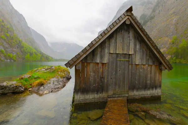 Vista Idílica Casa Tradicional Barcos Madera Pintoresco Lago Obersee Hermoso — Foto de Stock