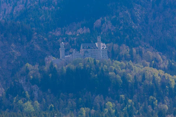 세계적으로 Neuschwanstein 아름다운 로마네스크 바이에른 남서부 근처의 울퉁불퉁 절벽에 루트비히 — 스톡 사진