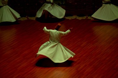 Konya 'da tanımlanamayan Semazen ve Dervishes