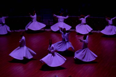 Konya 'da tanımlanamayan Semazen ve Dervishes