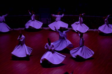 Konya 'da tanımlanamayan Semazen ve Dervishes
