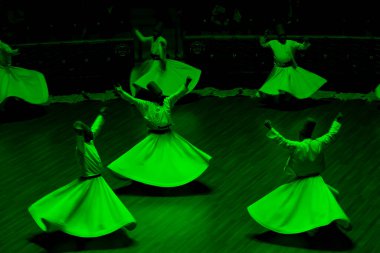 Konya 'da tanımlanamayan Semazen ve Dervishes