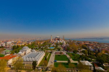 Havadan Ayasofya ve Sultanahmet Meydanı ve güzel lale çiçekleri