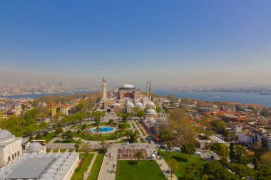 Havadan Ayasofya ve Sultanahmet Meydanı ve güzel lale çiçekleri