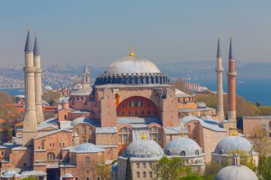 Havadan Ayasofya ve Sultanahmet Meydanı ve güzel lale çiçekleri