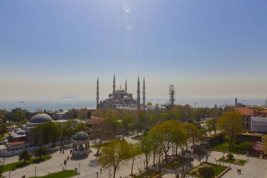 Havadan Ayasofya ve Sultanahmet Meydanı ve güzel lale çiçekleri