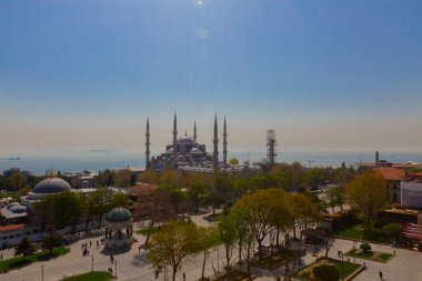 Havadan Ayasofya ve Sultanahmet Meydanı ve güzel lale çiçekleri