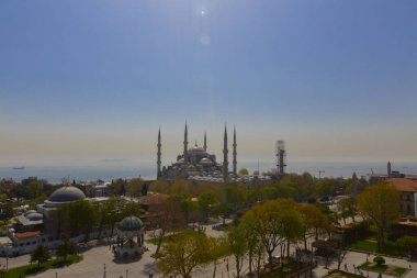 Havadan Ayasofya ve Sultanahmet Meydanı ve güzel lale çiçekleri