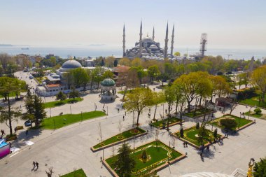 Havadan Ayasofya ve Sultanahmet Meydanı ve güzel lale çiçekleri