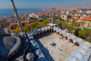 Havadan Ayasofya ve Sultanahmet Meydanı ve güzel lale çiçekleri