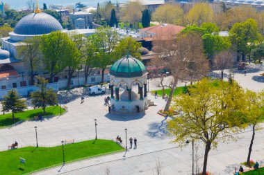 Havadan Ayasofya ve Sultanahmet Meydanı ve güzel lale çiçekleri