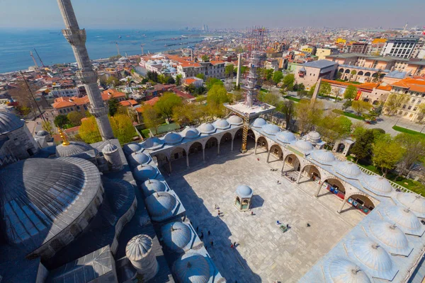 Flygfoto Hagia Sophia Och Sultanahmet Torget Och Vackra Tulpan Blommor — Stockfoto