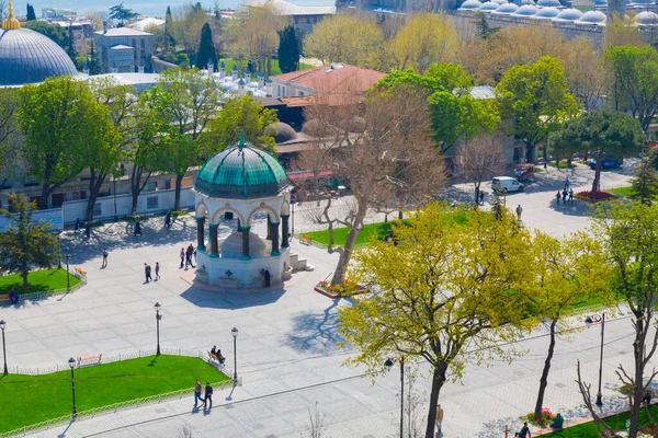 Luchtfoto Hagia Sophia Sultanahmet Plein Prachtige Tulp Bloemen — Stockfoto