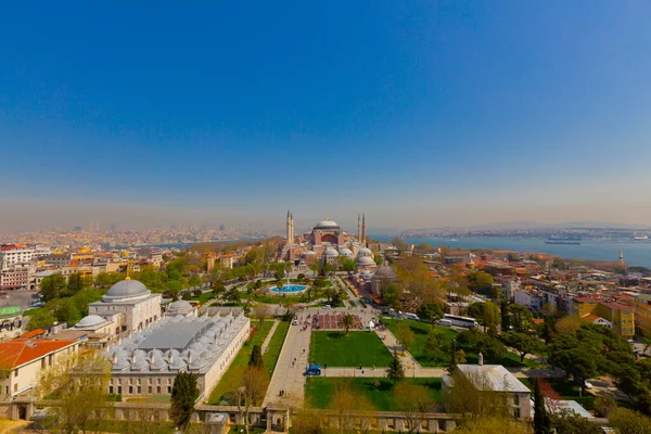 Havadan Ayasofya Sultanahmet Meydanı Güzel Lale Çiçekleri — Stok fotoğraf