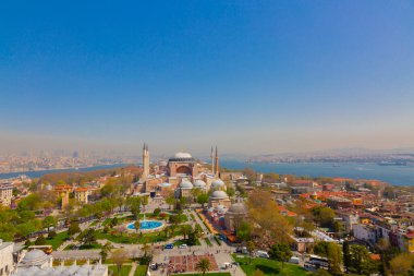 Havadan Ayasofya ve Sultanahmet Meydanı ve güzel lale çiçekleri